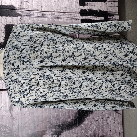 Cabi Shatter Blouse EUC - Picture 3 of 5